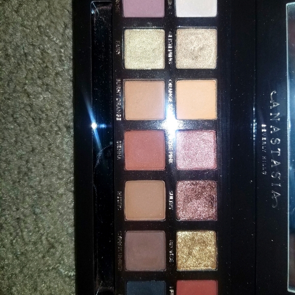 Makeup - Picture 3 of 3